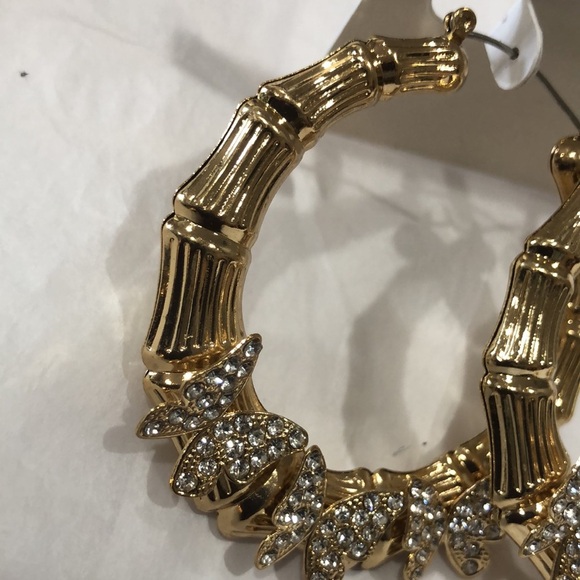 Gold plated pave butterfly adorned bamboo style oversized hoop earrings new - Picture 3 of 10